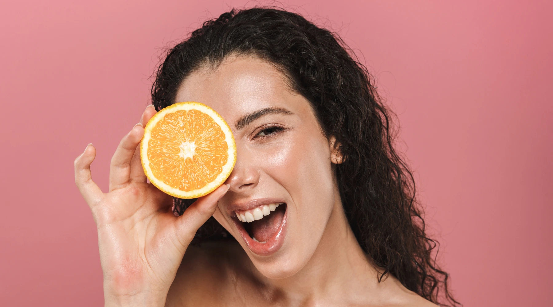 Entdecke die besten Beauty-Vitamine für strahlende Haut und kräftiges Haar. Von Vitamin C bis Biotin: Diese Nährstoffe bringen deine Haut zum Strahlen und stärken deine Haare. Erfahre mehr!
